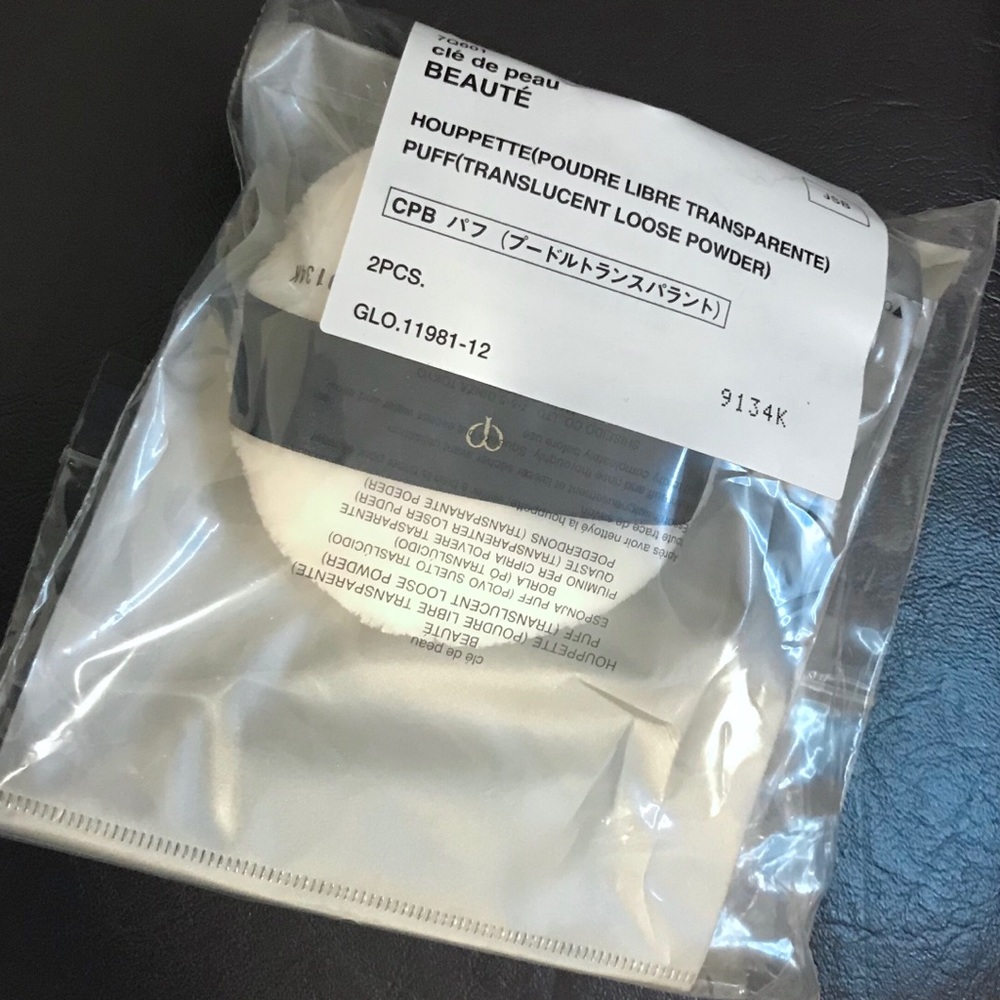 Clé de Peau Powder Puffs